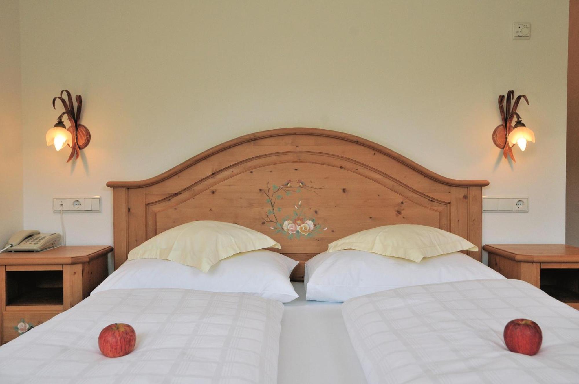 Turmhotel Gschwendt Planca di Sopra Bagian luar foto