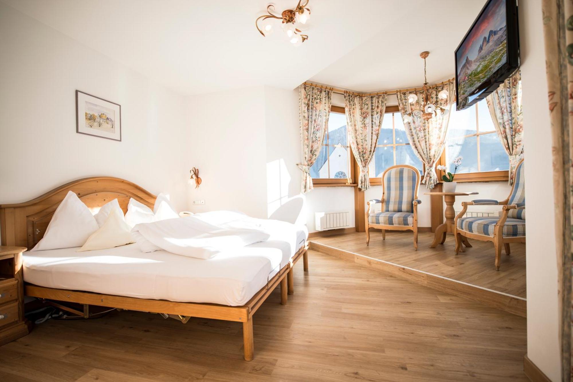 Turmhotel Gschwendt Planca di Sopra Bagian luar foto