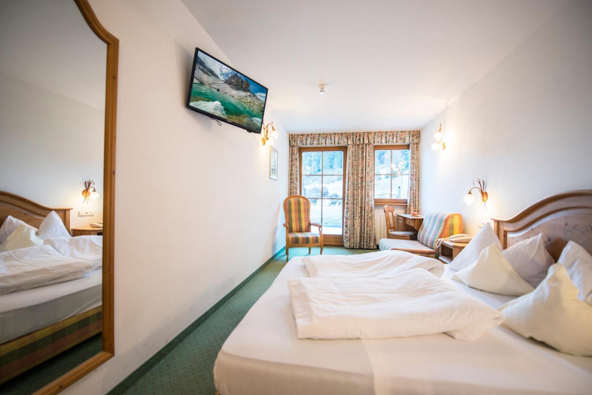 Turmhotel Gschwendt Planca di Sopra Bagian luar foto