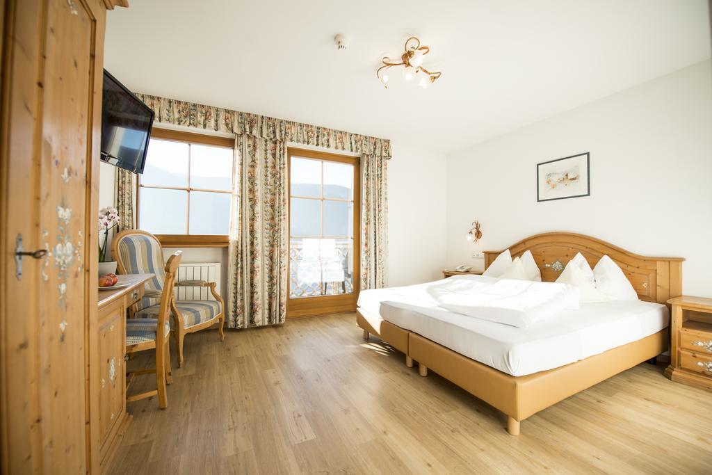 Turmhotel Gschwendt Planca di Sopra Bagian luar foto